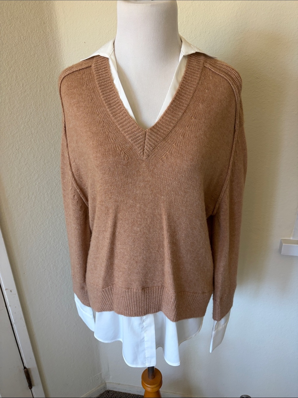 Brochure Walker Relaxed V-Neck Women's Sweater in Camel white Undershirt